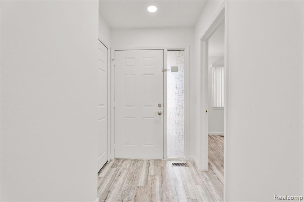 41057 Glenleven Court, Clinton Twp, MI 48038 — Photo 6