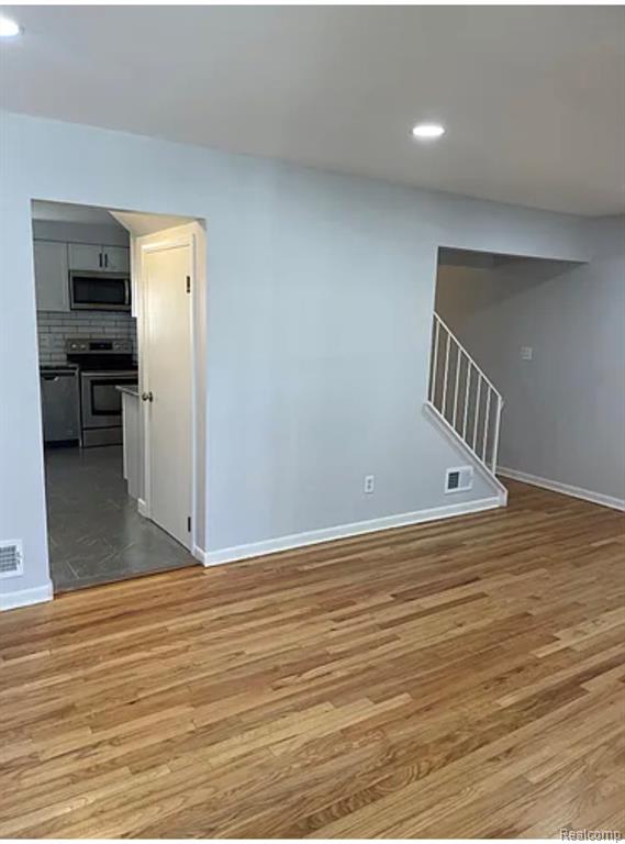 6874 Country Lane, Dearborn Heights, MI 48127 — Photo 2