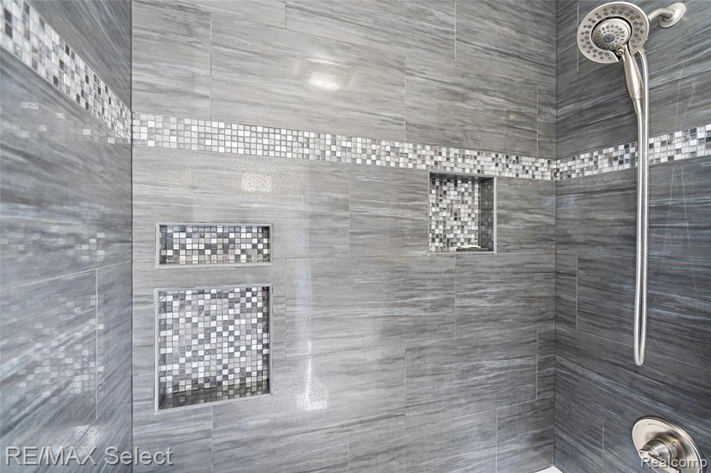 5401 S Sycamore Drive, Burton, MI 48509 — Photo 40