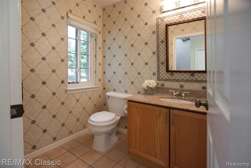 587 Winwood Circle, 20, Walled Lake, MI 48390 — Photo 17