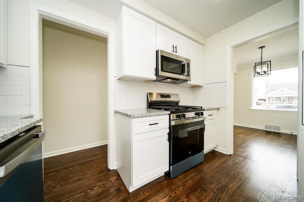 6855 KINGSBURY Street, Dearborn Heights, MI 48127 — Photo 24