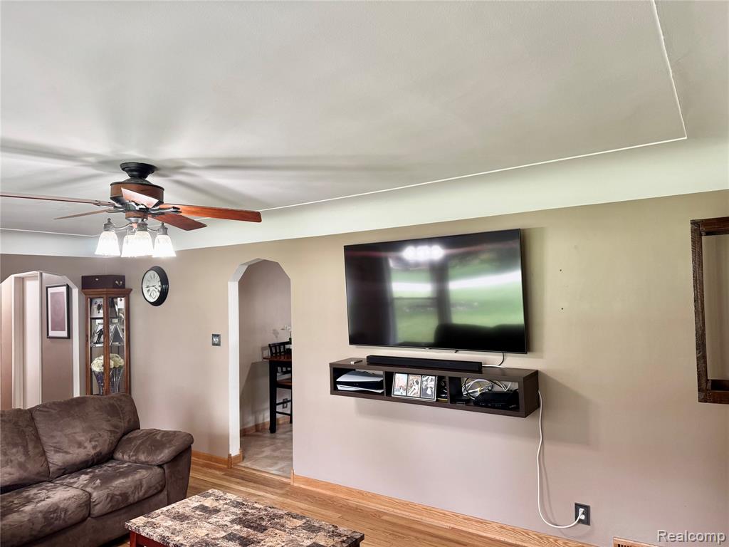 4550 Maeder Street, Shelby Twp, MI 48316 — Photo 7