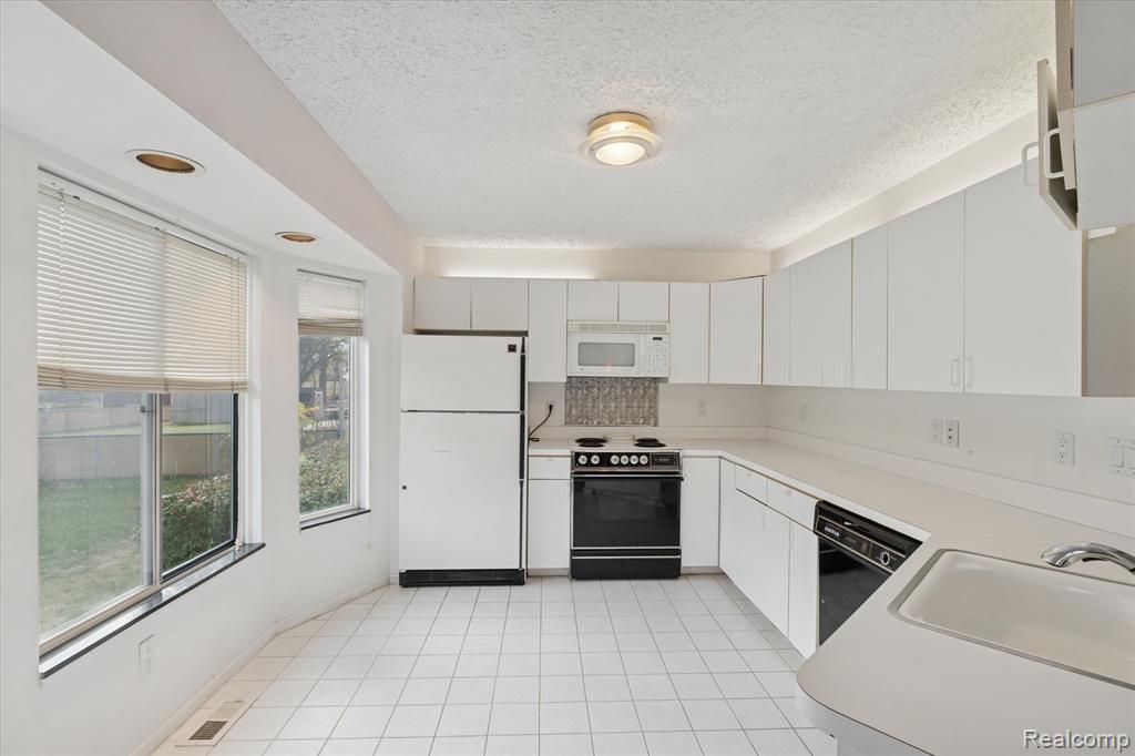 5071 June Drive, Almont, MI 48003 — Photo 10