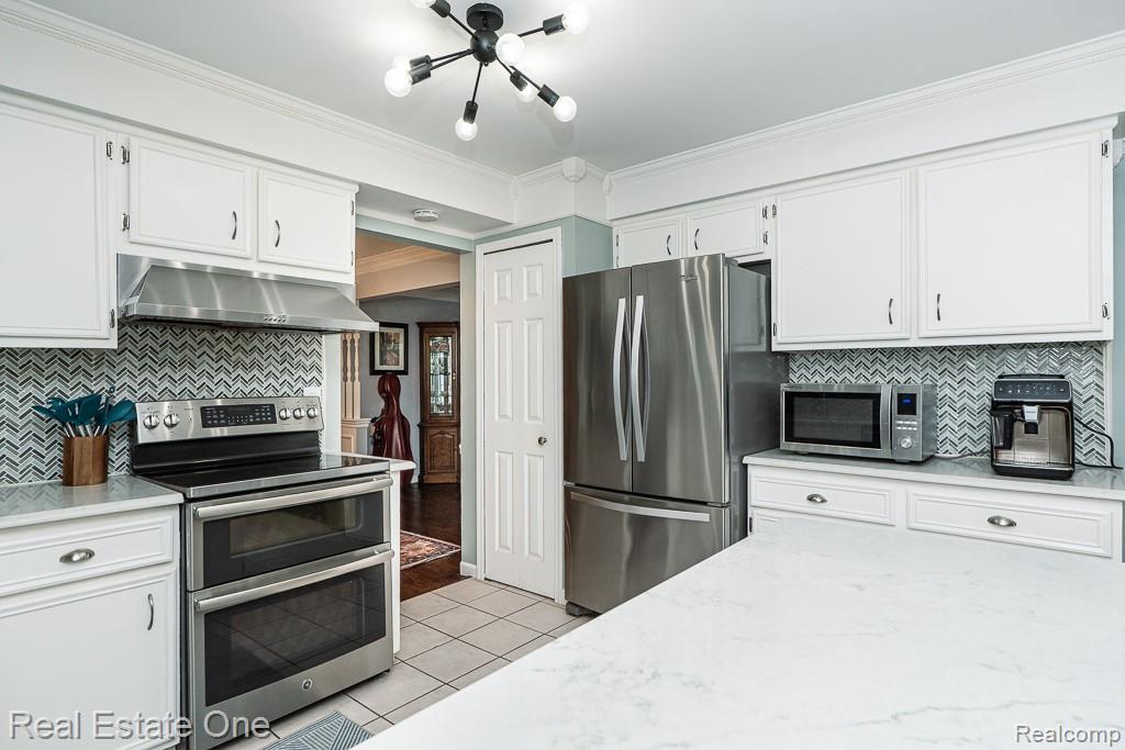 4203 Sugar Grove Court, Troy, MI 48098 — Photo 15