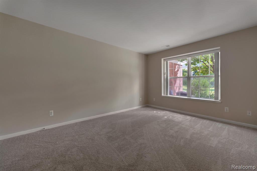 46254 CAVALIER Drive, Macomb, MI 48044 — Photo 24