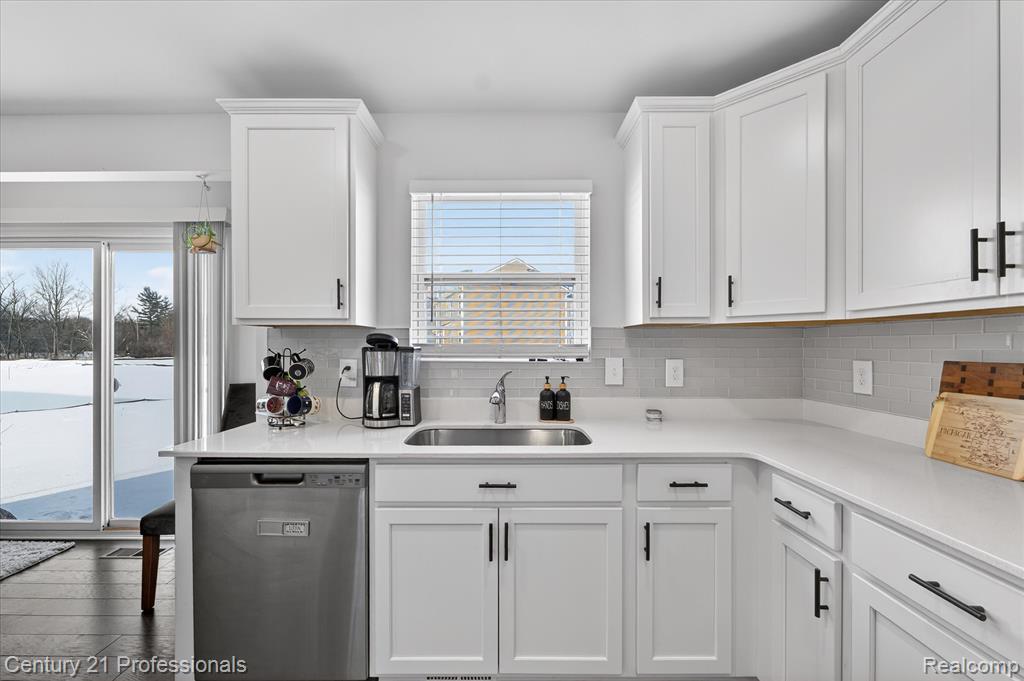 54407 Heron Circle, New Baltimore, MI 48047 — Photo 21