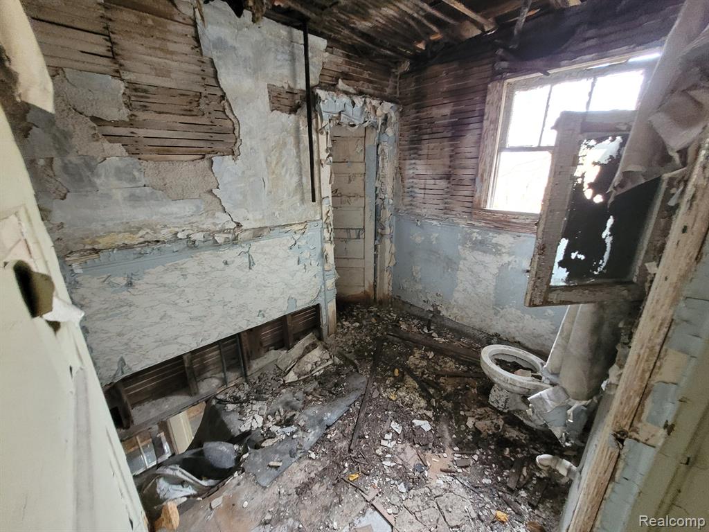 1483 MONTCLAIR Street, Detroit, MI 48214 — Photo 23