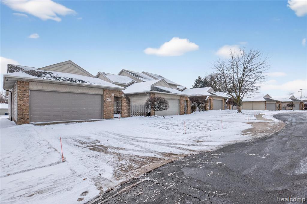174 Addison Circle, 19, Fowlerville, MI 48836 — Photo 39