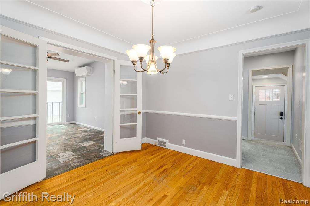 707 ELMWOOD Street, Dearborn, MI 48124 — Photo 11