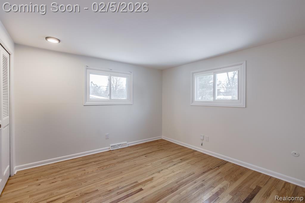 21123 Laurelwood Street, Farmington, MI 48336 — Photo 23