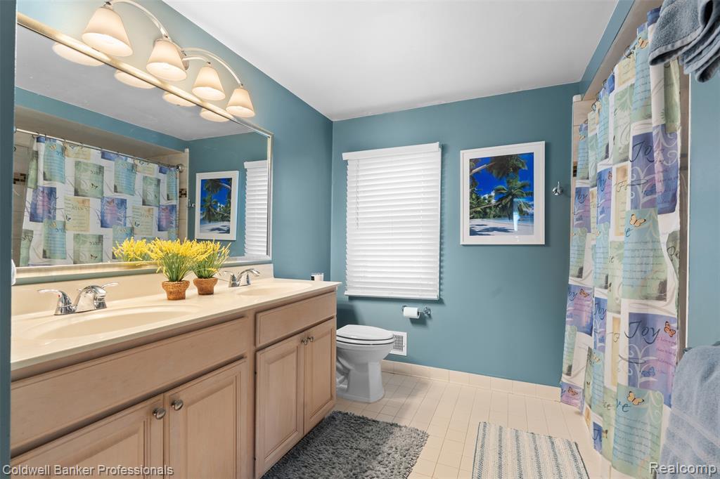 4347 Apple Valley Lane, West Bloomfield, MI 48323 — Photo 34