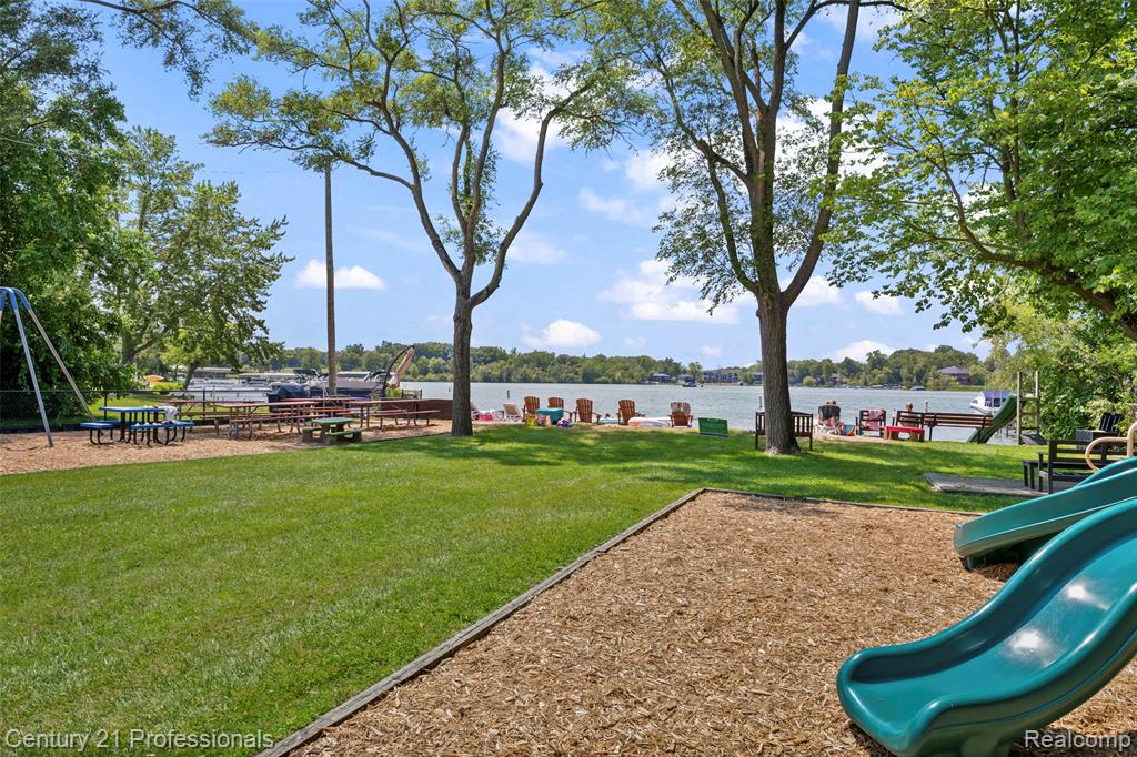 5135 Virgie Lane, West Bloomfield, MI 48324 — Photo 37