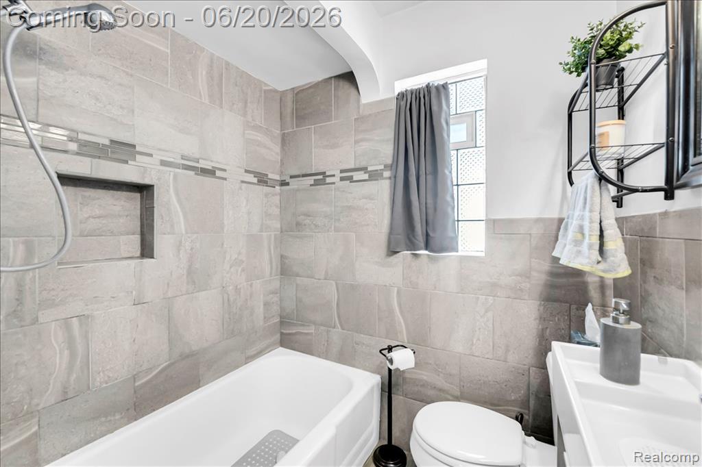 1009 Harvard Road, Berkley, MI 48072 — Photo 17