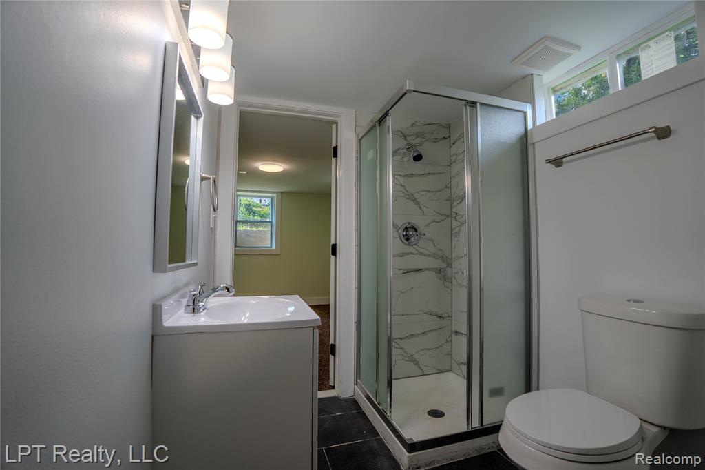 19412 Gaylord, Redford, MI 48240 — Photo 26