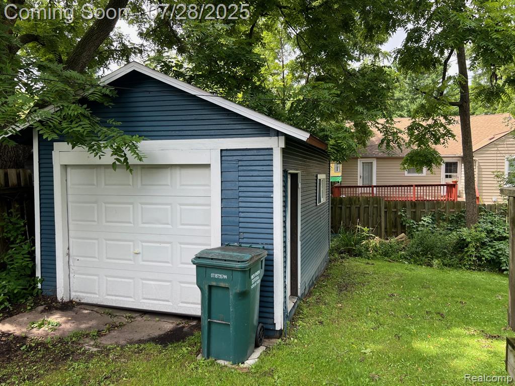 617 N Madison Street, Lapeer, MI 48446 — Photo 7