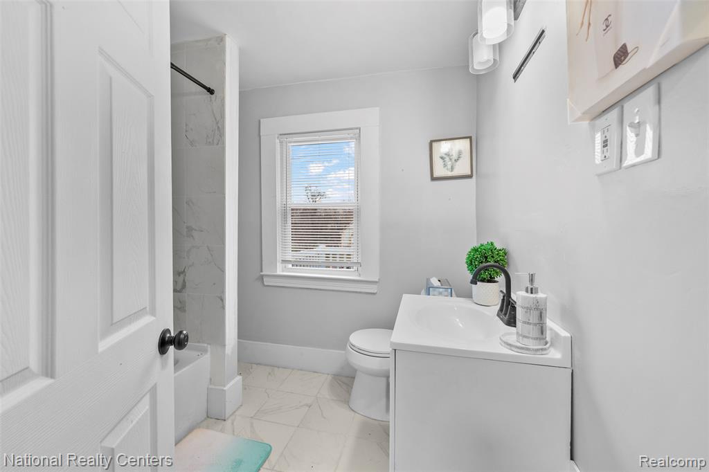 3917 Bewick Street, Detroit, MI 48214 — Photo 16
