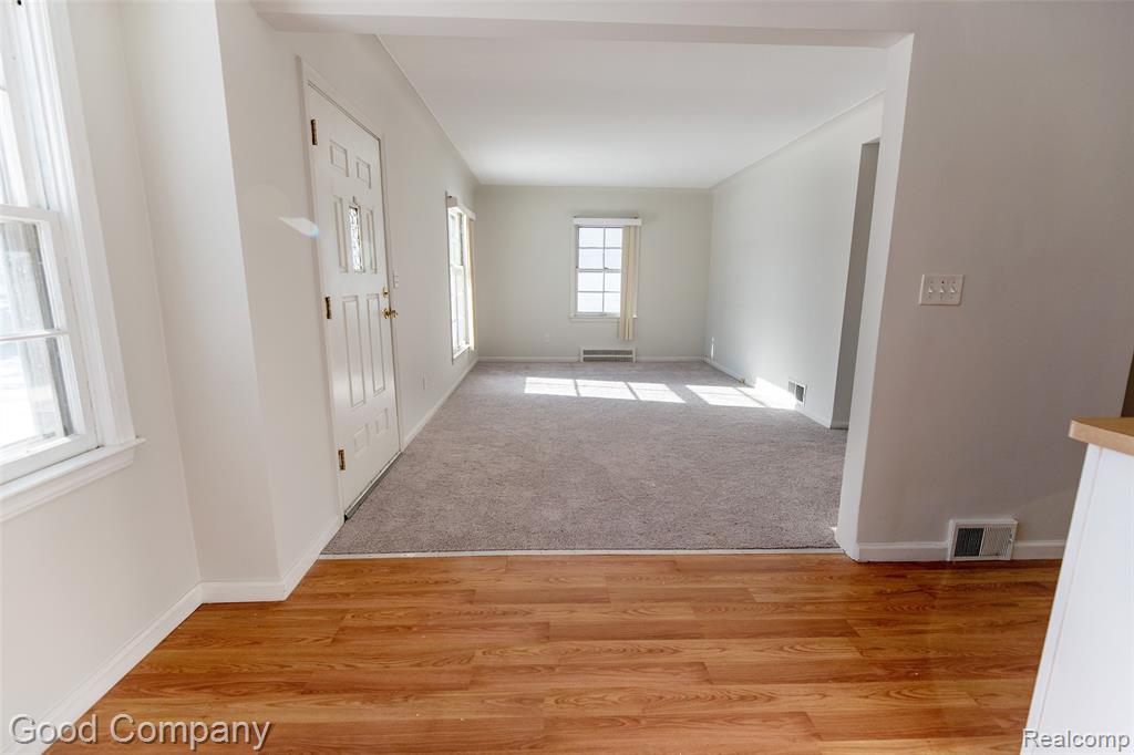 18953 Woodcrest Street, Harper Woods, MI 48225 — Photo 10