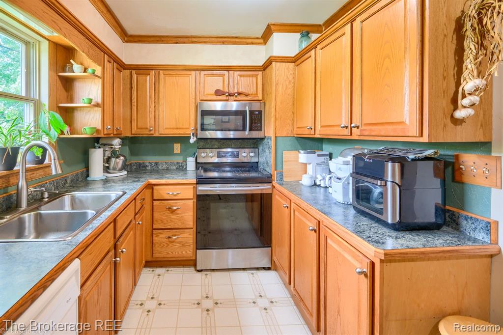 8439 Burpee Road, Grand Blanc, MI 48439 — Photo 15