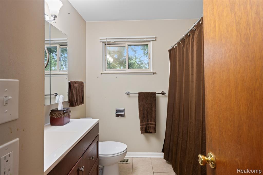 4436 Carmanwood Drive, Flint, MI 48507 — Photo 20