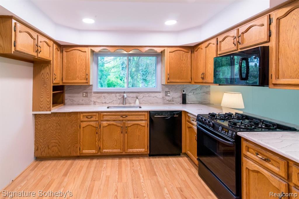 6279 WALKER Court, Troy, MI 48085 — Photo 10