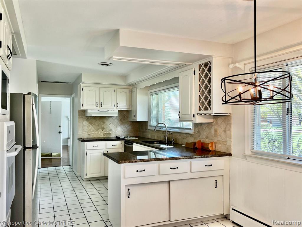850 HELSTON Road, Bloomfield Hills, MI 48304 — Photo 4
