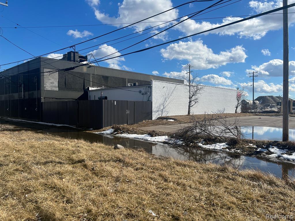 521 E 7 MILE Road, Highland Park, MI 48203 — Photo 14
