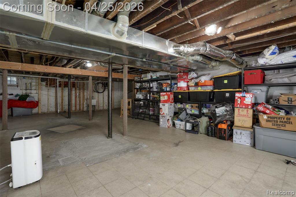 658 Pallister, Detroit, MI 48202 — Photo 49