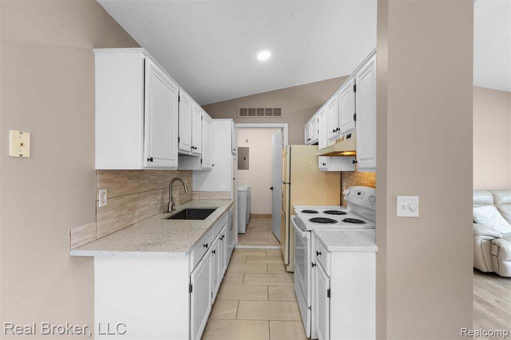 44594 Connecticut, Clinton Twp, MI 48038 — Photo 9