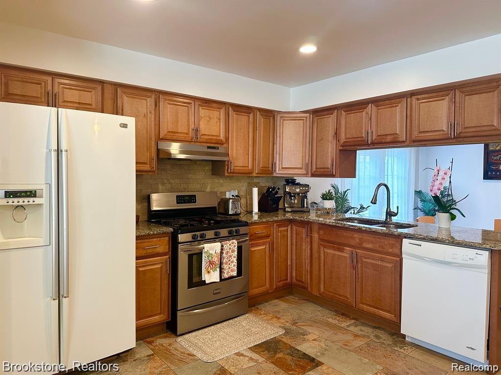 41371 HAMILTON Drive, Sterling Heights, MI 48313 — Photo 11