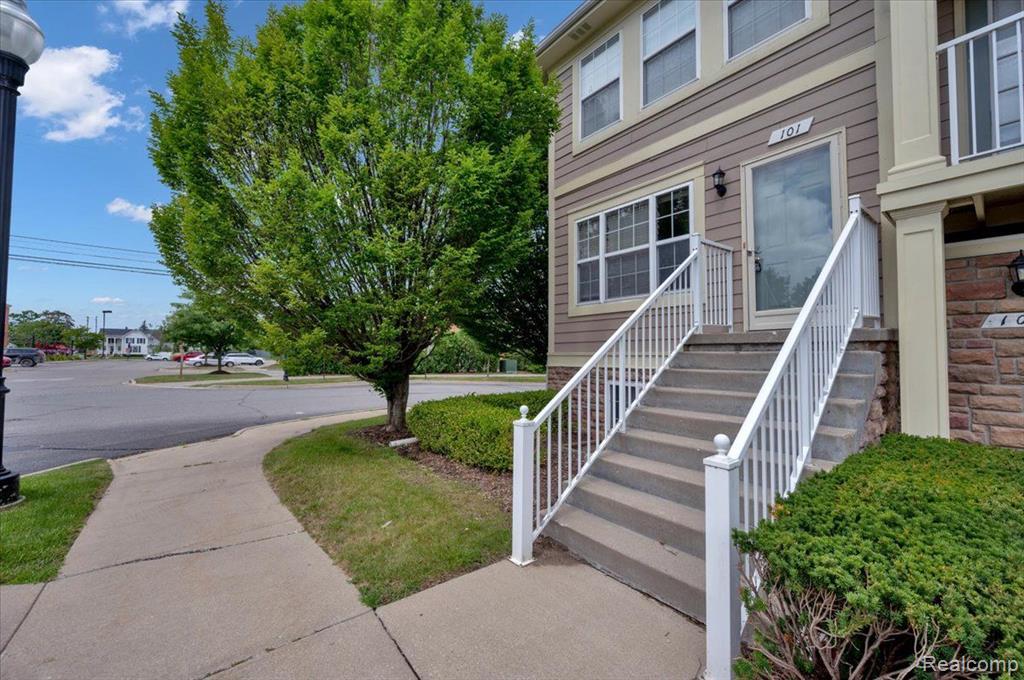 101 EMERALD CHASE Drive, Lake Orion, MI 48362 — front exterior
