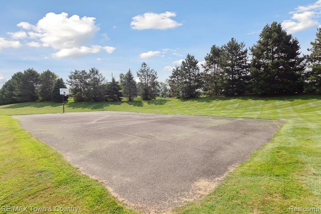 2571 ARALIA Drive, Howell, MI 48855 — Photo 40
