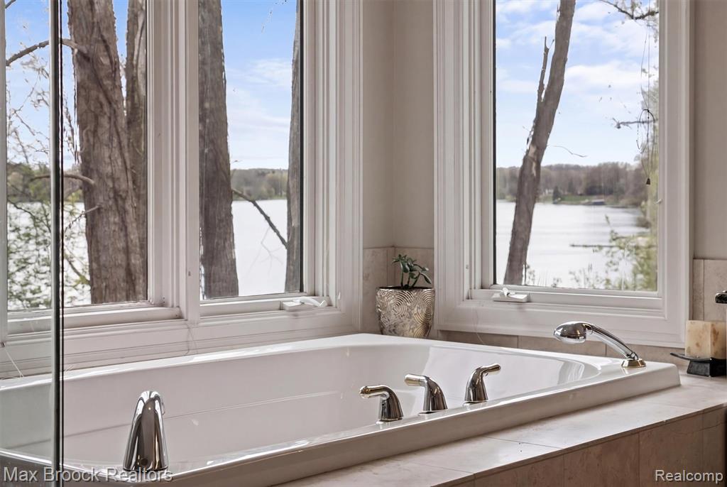 398 Shrewsbury Drive, Clarkston, MI 48348 — Photo 54