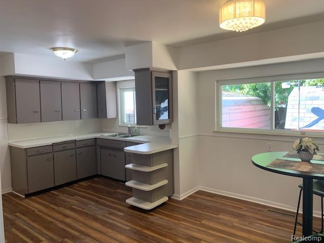 5709 Suburban Court, Flint, MI 48505 — Photo 2