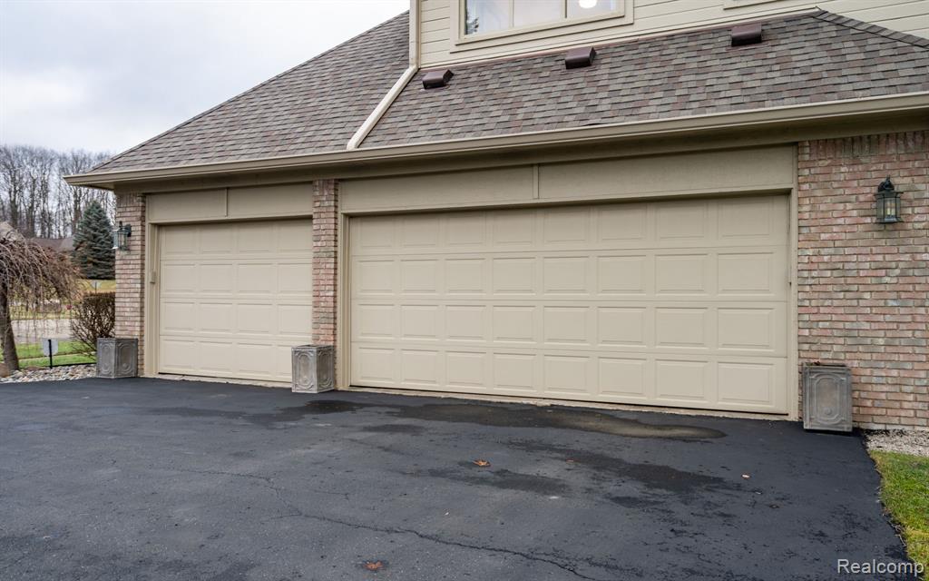 6751 Berry Pointe Drive, Clarkston, MI 48348 — Photo 55