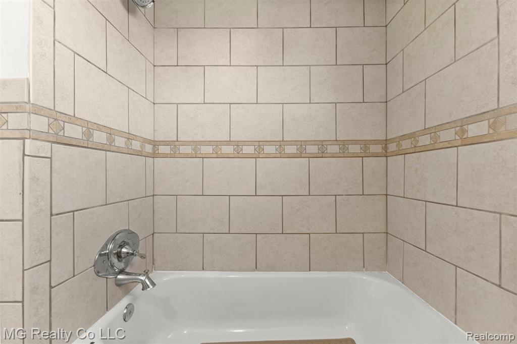 8671 Whitefield Street, Dearborn Heights, MI 48127 — Photo 18