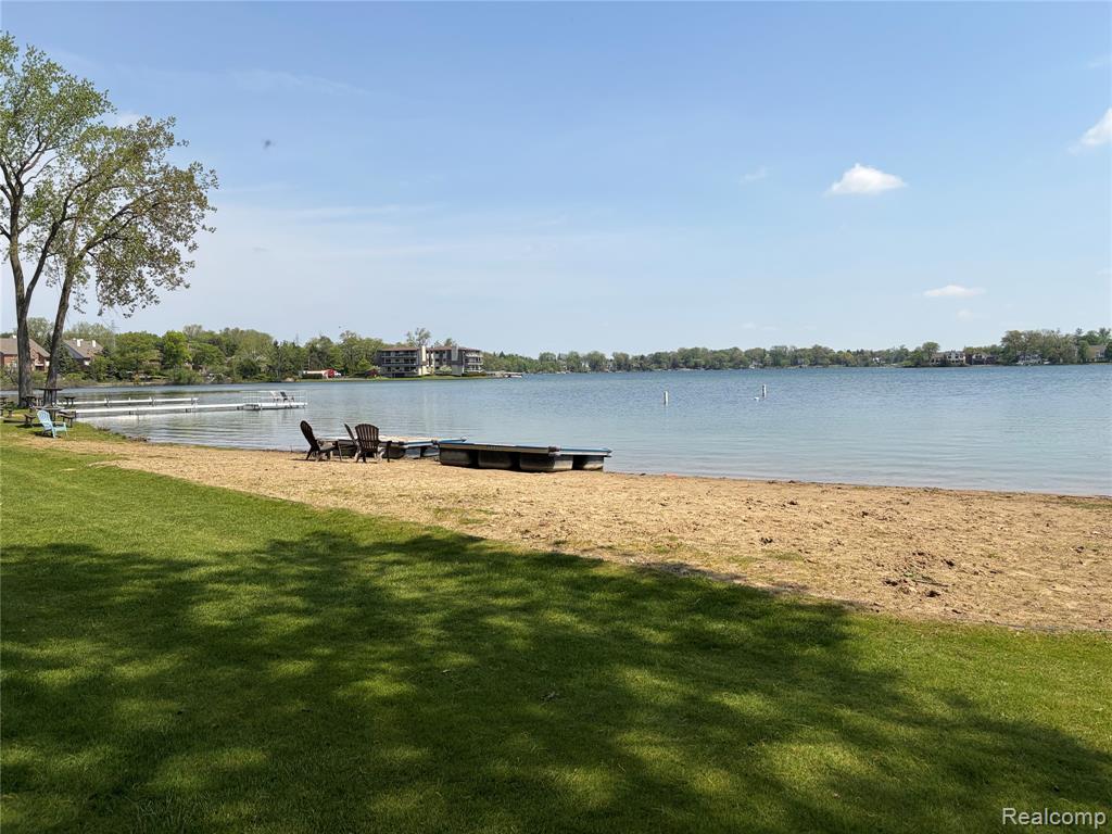 3717 Tyrconnel Court, West Bloomfield, MI 48323 — Photo 44