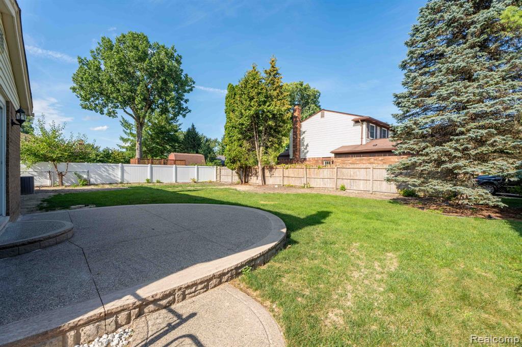 40206 Ashland Drive, Sterling Heights, MI 48313 — Photo 65