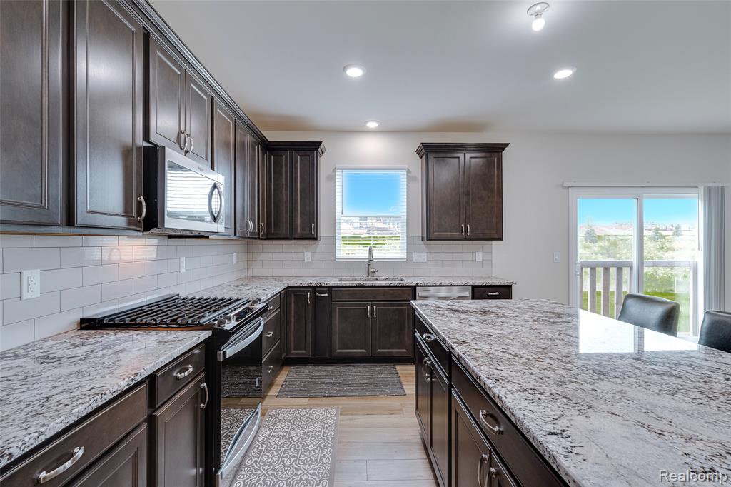 4568 Paradise Parkway, Milford, MI 48381 — Photo 24