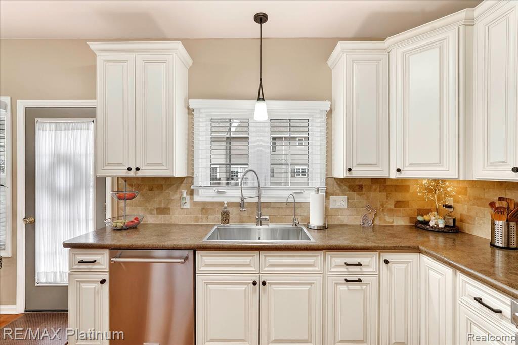 730 Eagle Drive, 14, Fenton, MI 48430 — Photo 18
