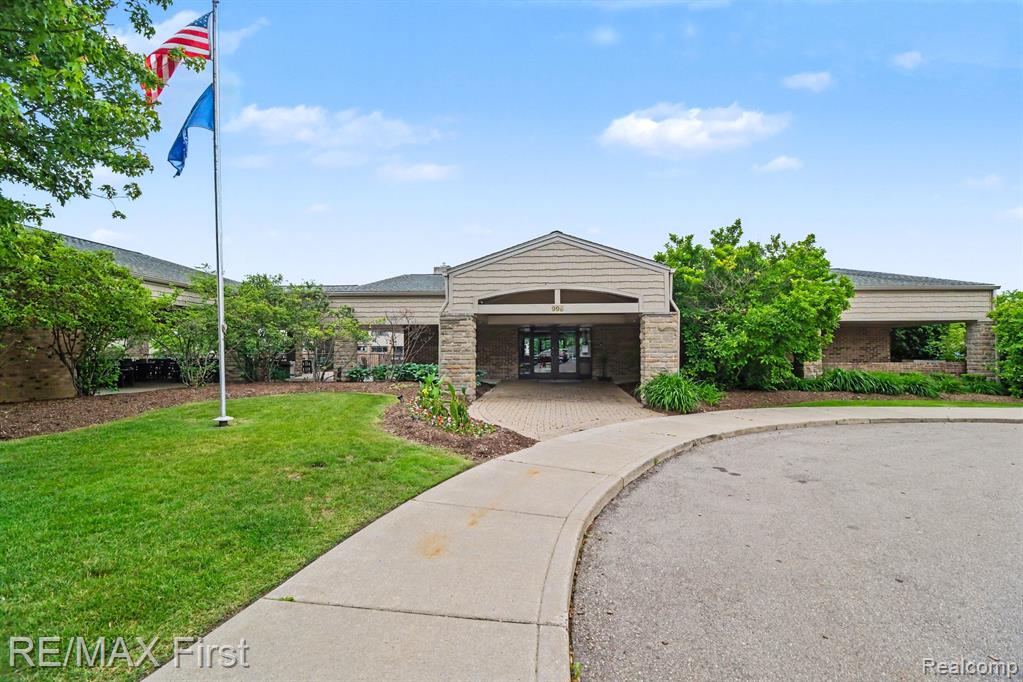 601 Brookwood Lane E, Rochester Hills, MI 48309 — Photo 31