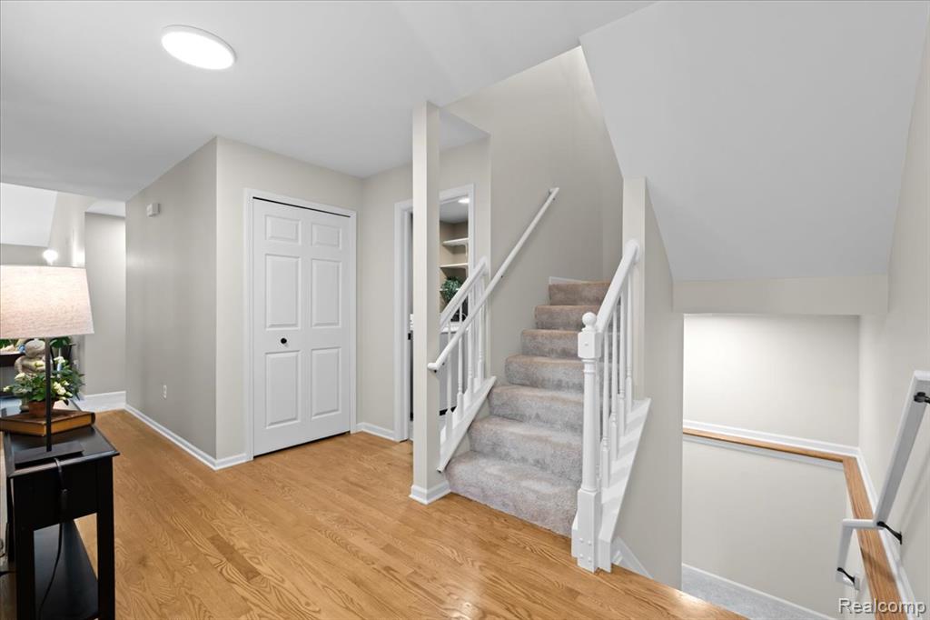 10484 Northvalley Court, Hartland, MI 48353 — Photo 5