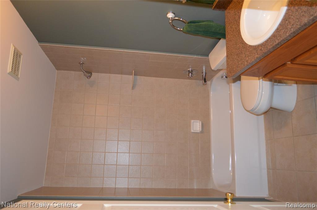 9642 Nook Road, 7, Clay, MI 48001 — Photo 11