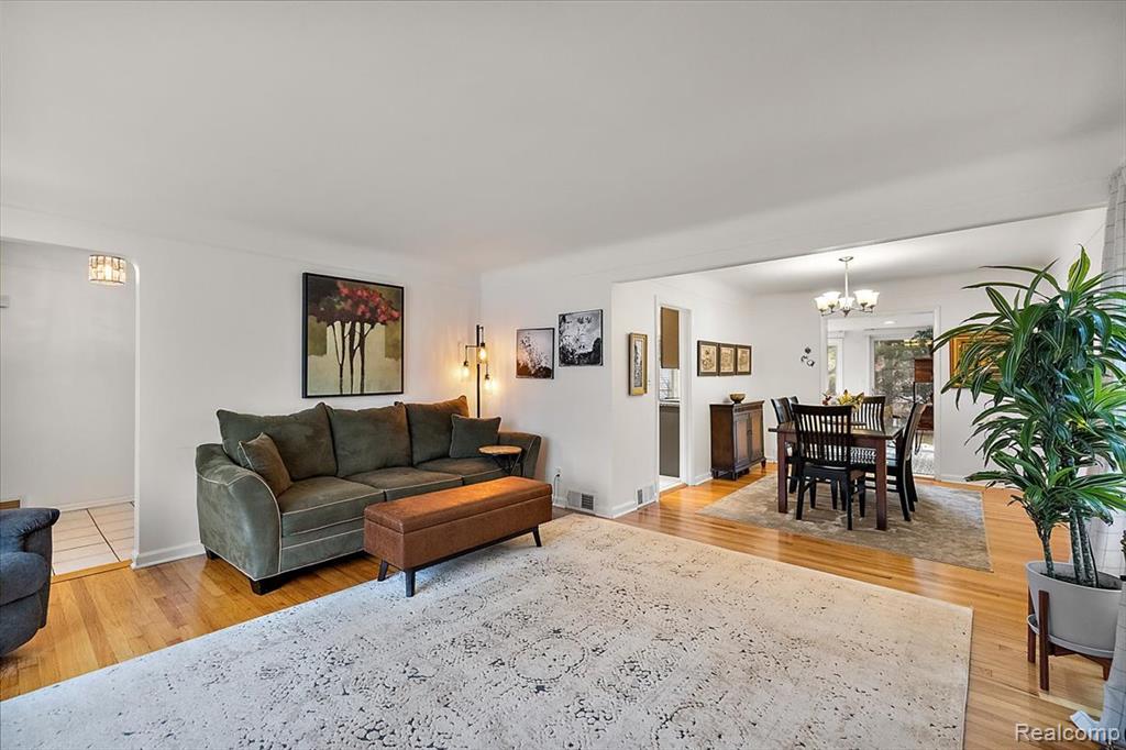 16244 Lauderdale Avenue, Beverly Hills, MI 48025 — Photo 12