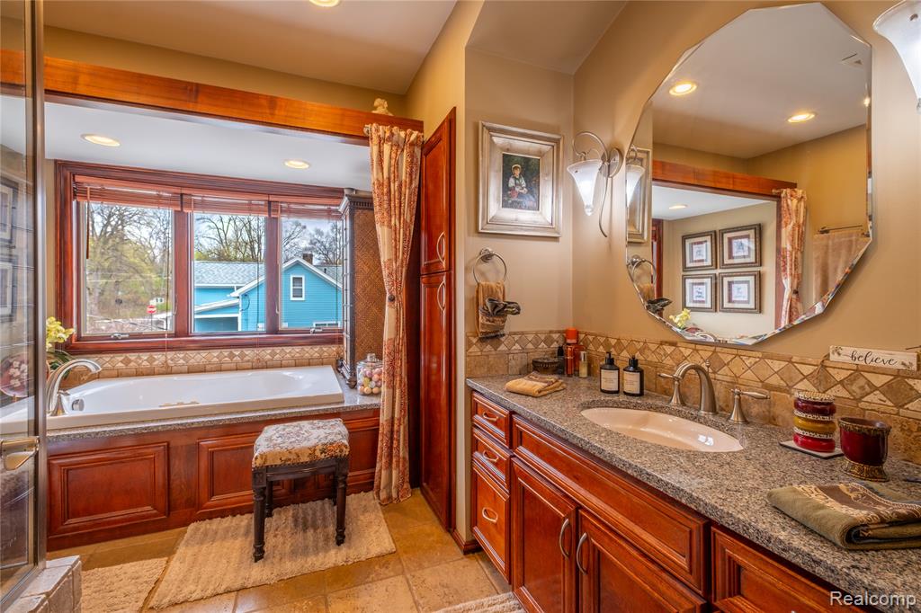 208 W Rockwell Street, Fenton, MI 48430 — Photo 20