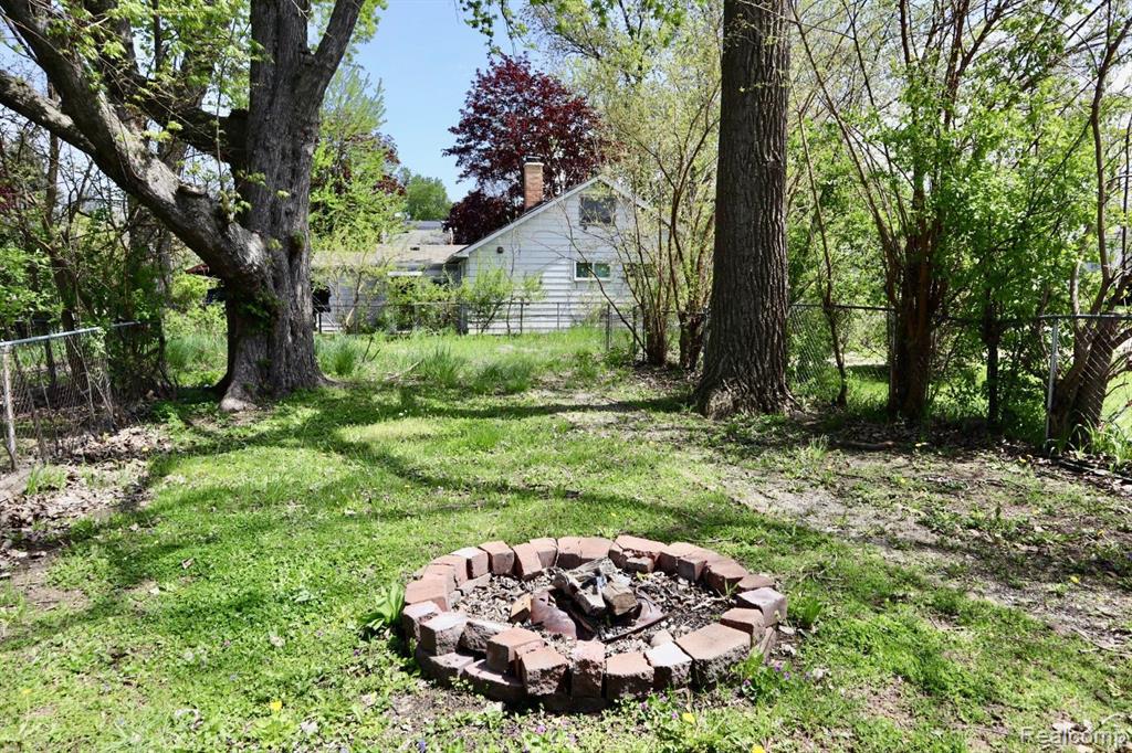 1833 CASS LAKE Road, Keego Harbor, MI 48320 — Photo 19