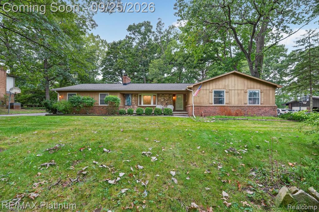 9780 Daleview Drive, South Lyon, MI 48178