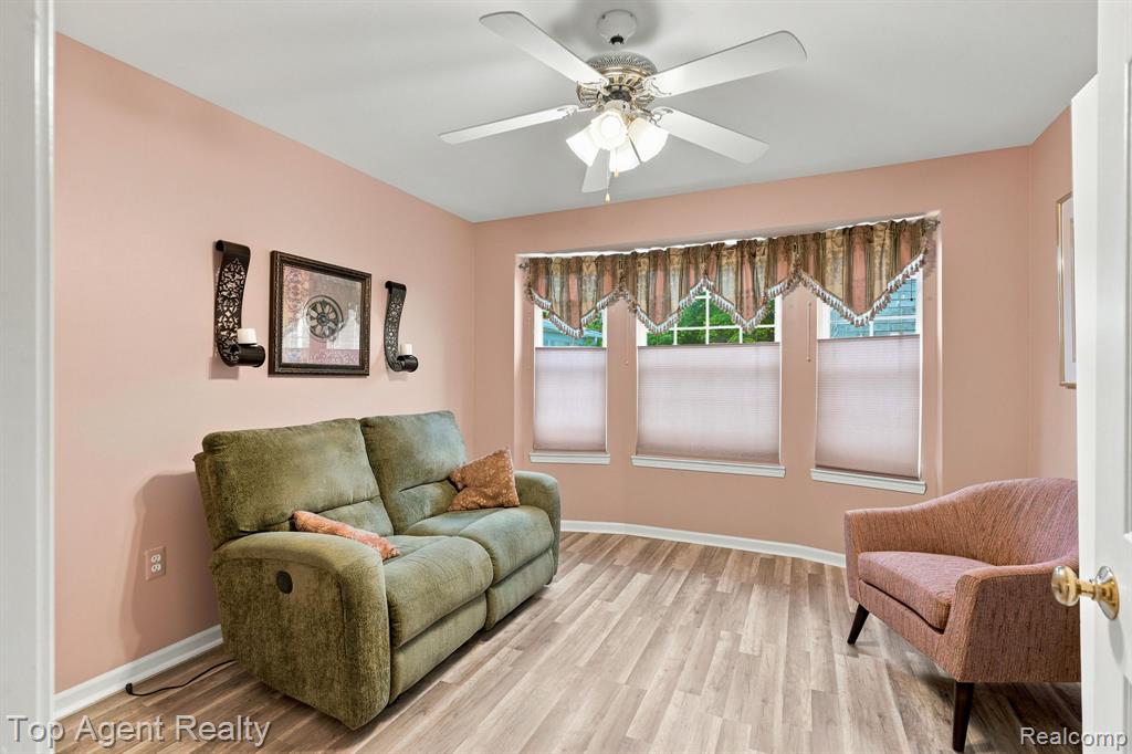 48659 Sundance Court, Utica, MI 48315 — Photo 17