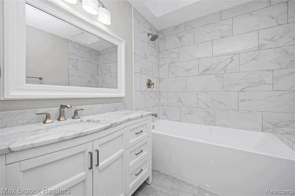 3187 Woodlawn Street, Commerce Twp, MI 48390 — Photo 24