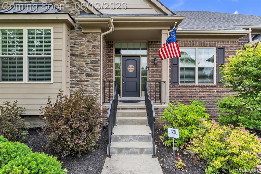 23719 Stoneleigh Drive, South Lyon, MI 48178 — Photo 2