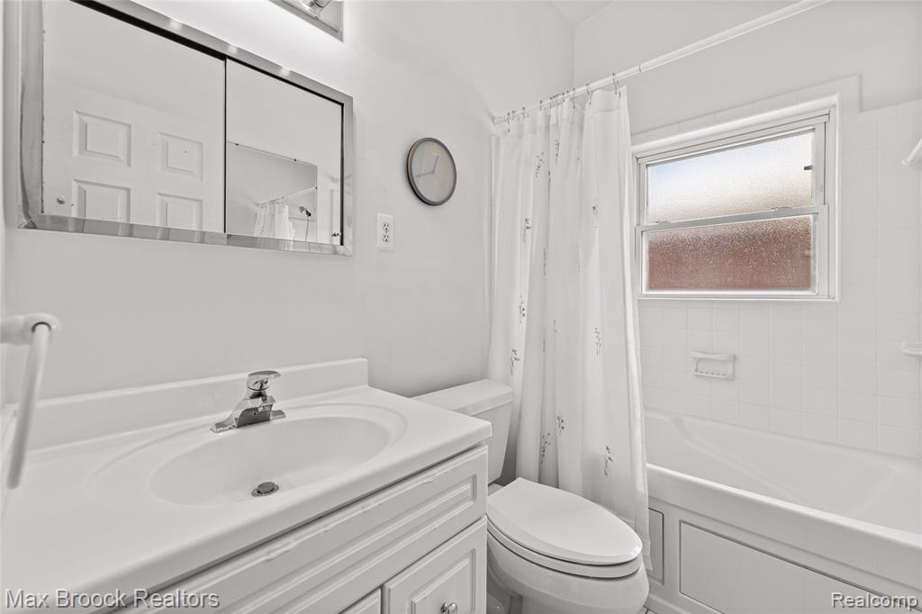260 Lyons Drive, Troy, MI 48083 — Photo 16
